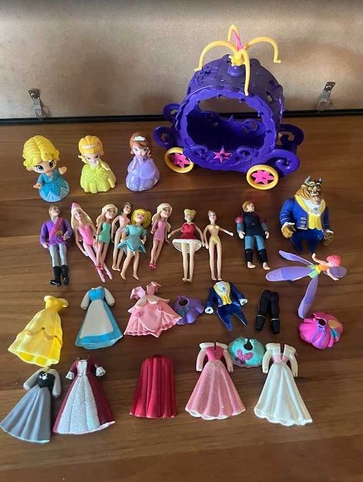 Conjunto de Bonecas Princesas Disney + Acessórios e Carruagem