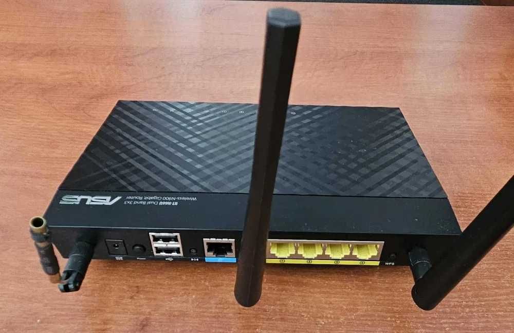 router Asus RT-AC88U AC3100 + Asus N66U bez anteny