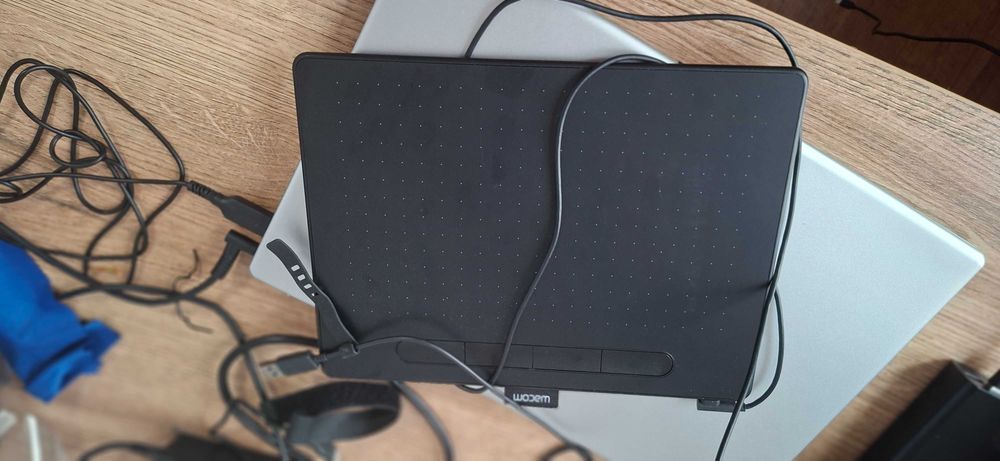 Графічний планшет Wacom Intuos M Black