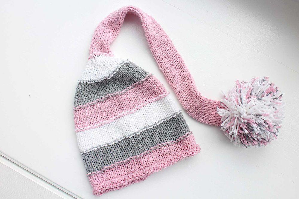 Szydełkowa czapka do sesji noworodkowej. Czapka Krasnal śpioszek.