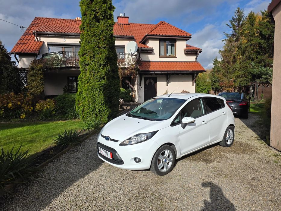 Ford Fiesta 1,2 benzyna klima grzane fotele i szyby bezwypadek opłacony