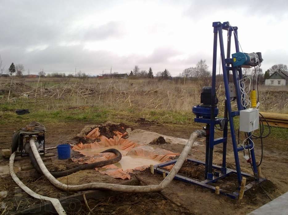Буріння скважин на воду, під геоконтури, сваі, під ключ.Є генератор.