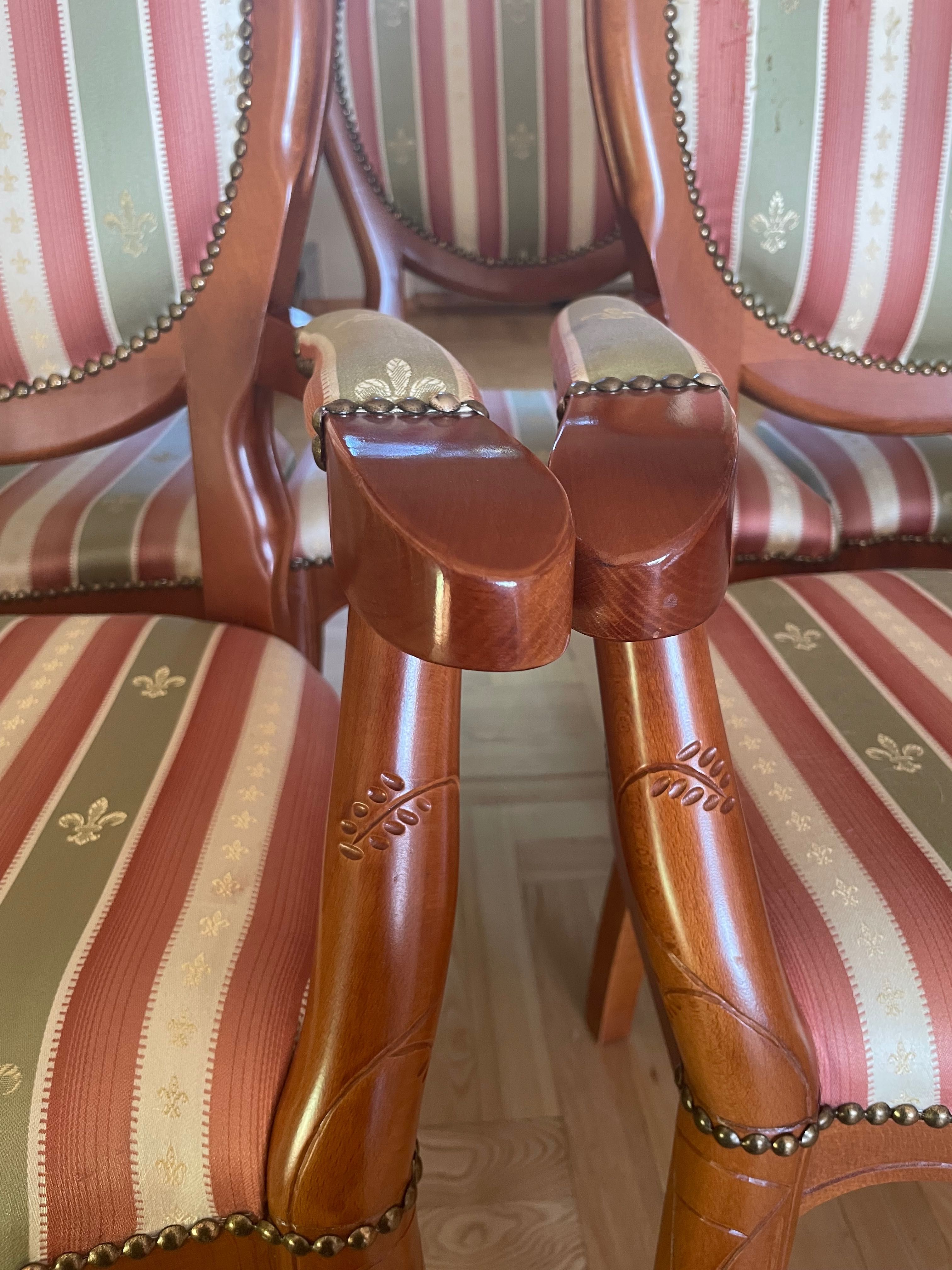 Drewniane krzesła do jadalni/salonu
