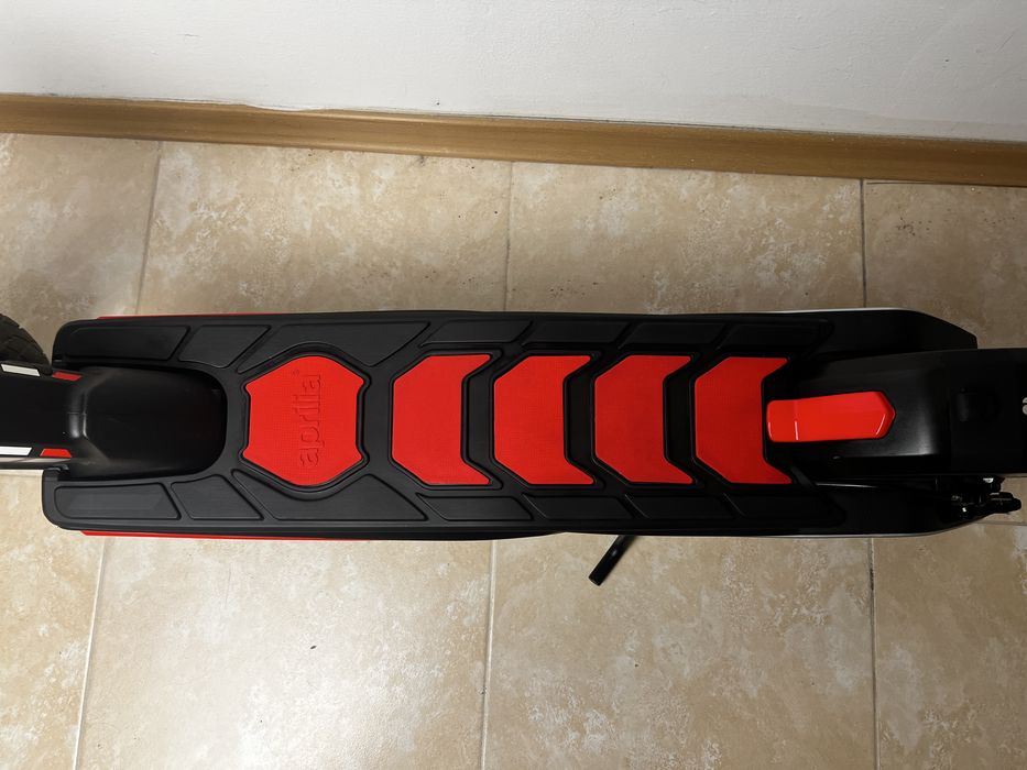 Hulajnoga elektryczna APRILIA ESR1