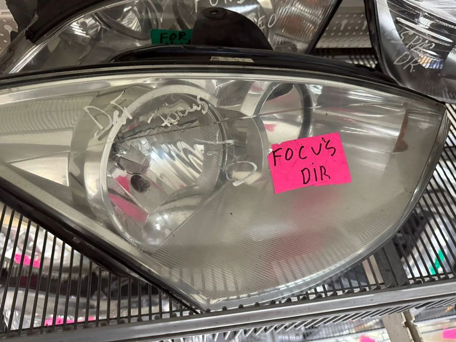 Farol Ford Focus direito