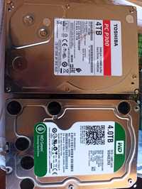 Жорсткі диски по 4Tb WD green і Toshiba PC P300