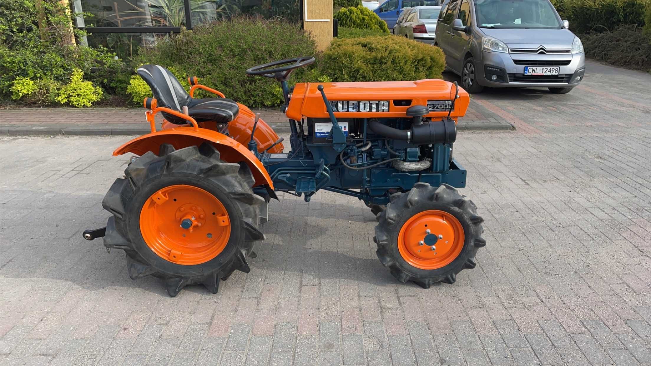 Minitraktor KUBOTA B7000 / 15 KM / 4x4 / traktorek