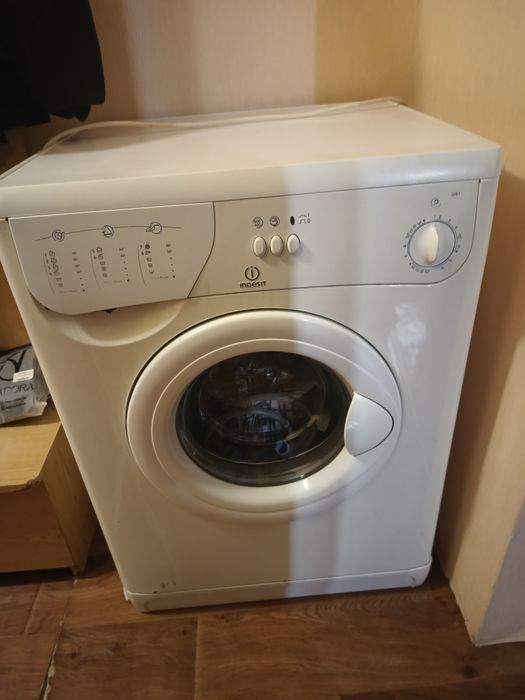 Продам пральну машину  Indesit w8 1