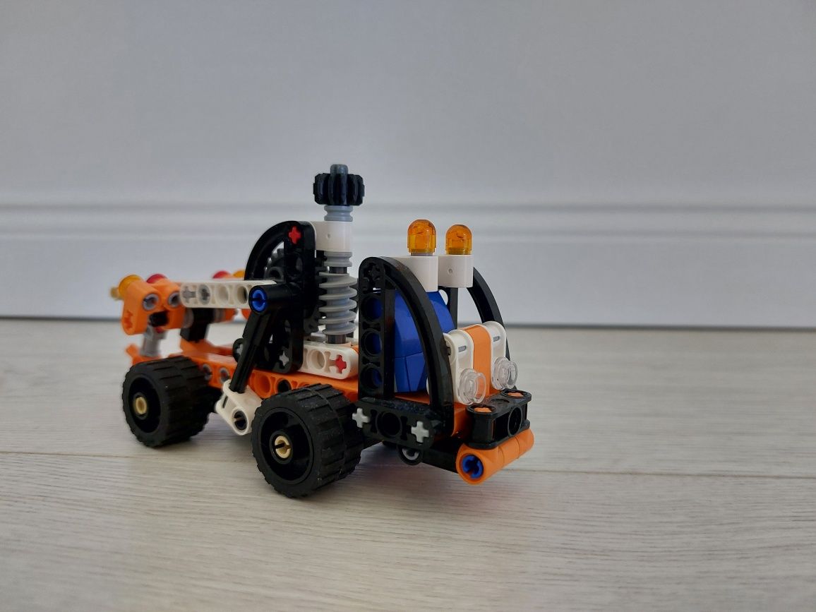 Lego 42088 ciężarówka z wysięgnikiem  7+