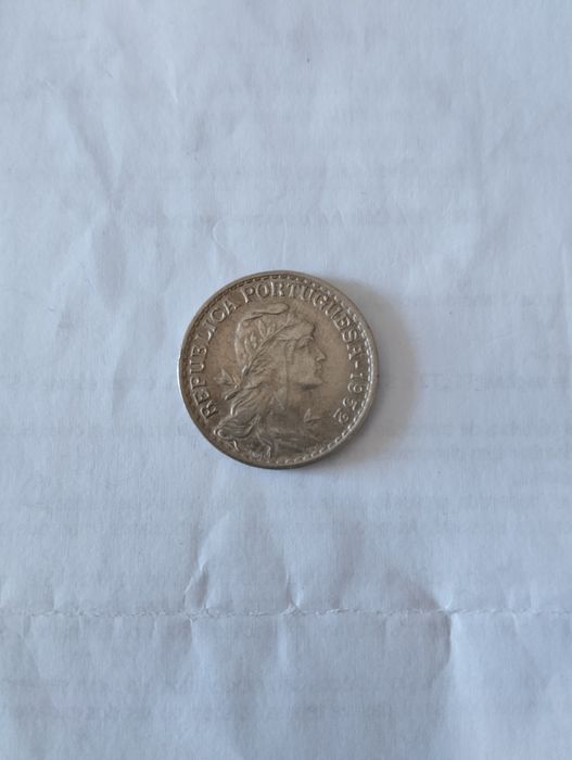 Moeda de 1 escudo de alpaca 1952 em bom estado