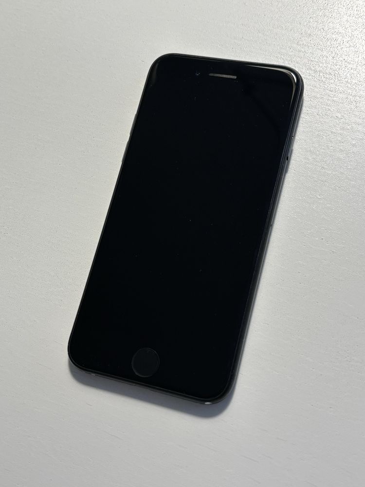 Iphone SE 2020 w świetnym stanie