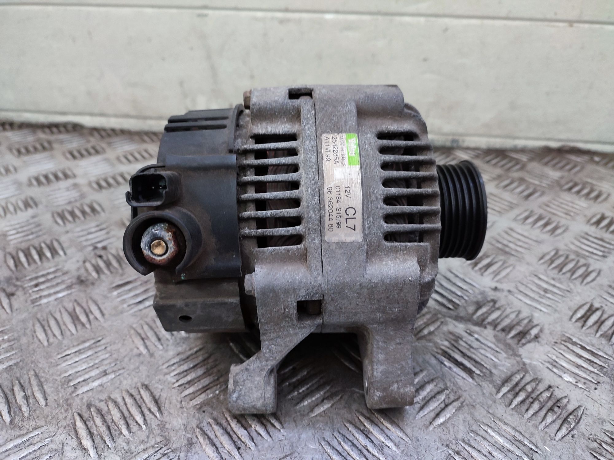 Peugeot 206 1.4 8V alternator