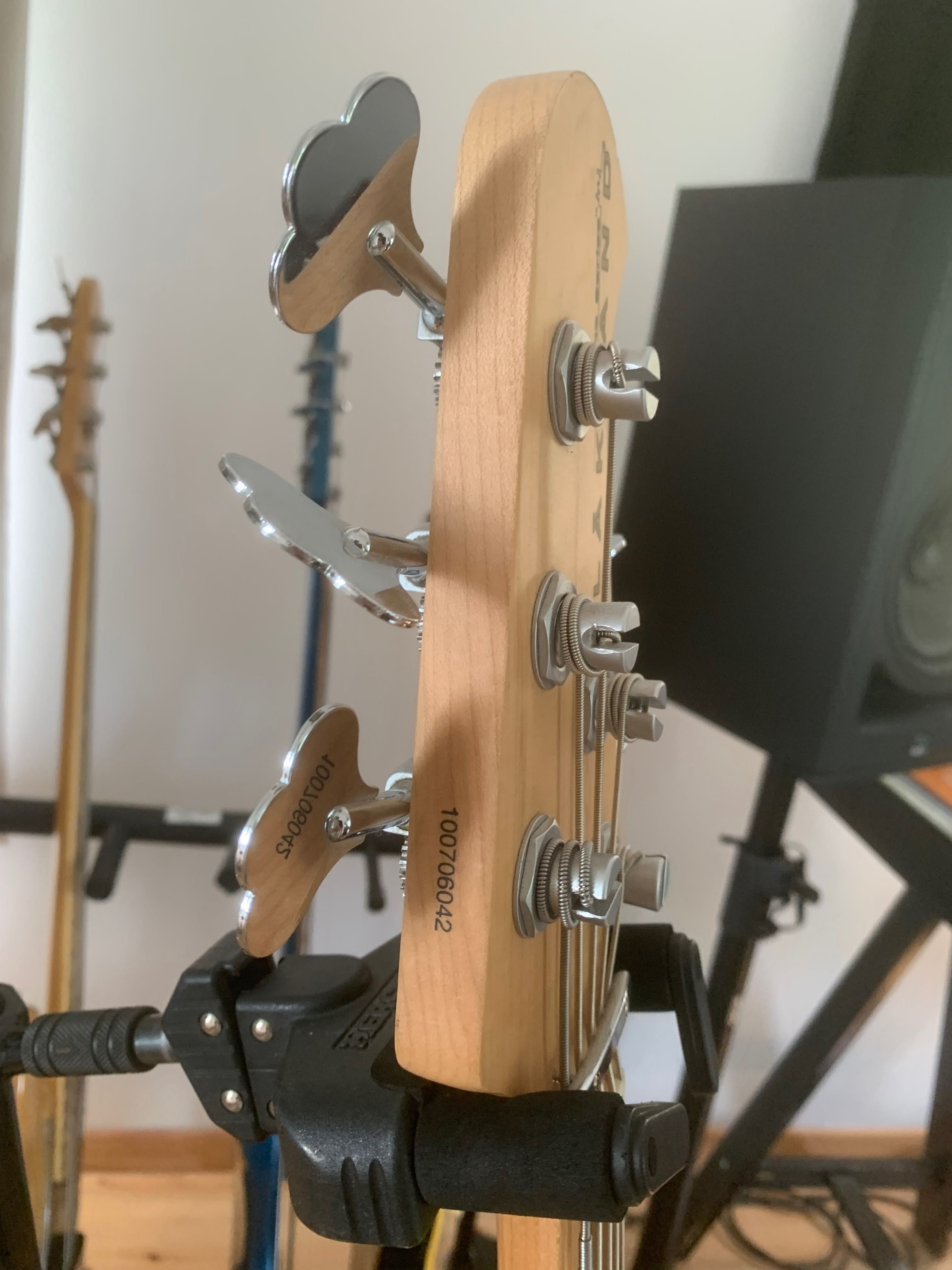 Lakland 55-01 gitara basowa V