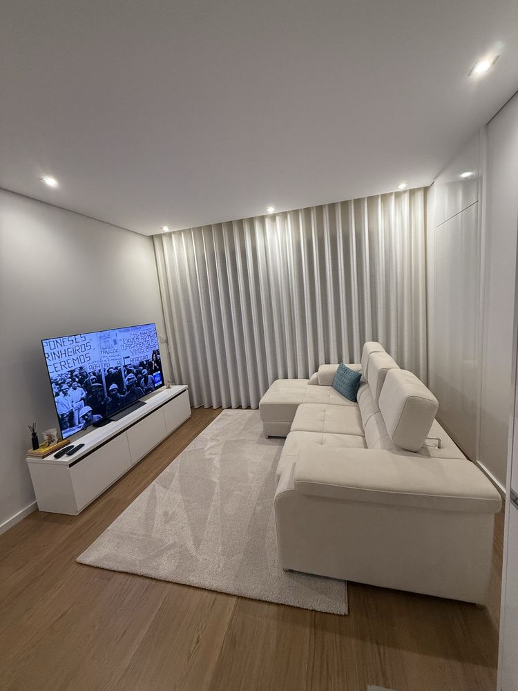 Vendo movel Tv com 3 gavetas