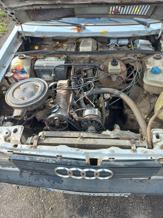 Автомобіль Ауді 80 б2