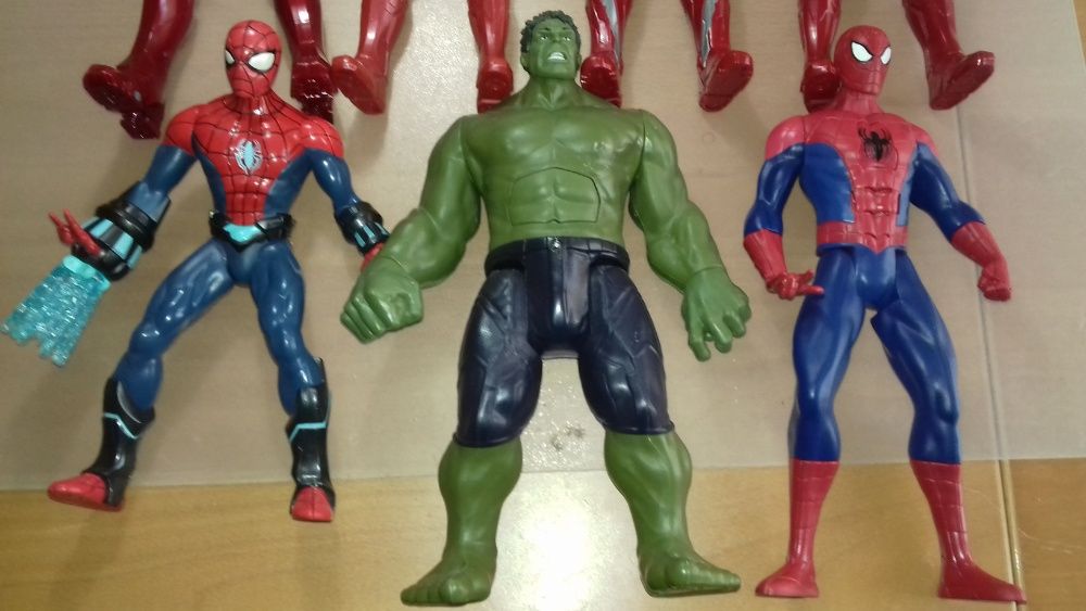 Homem de Ferro, Hulk e Spiderman Vingadores - Hasbro com luz e som