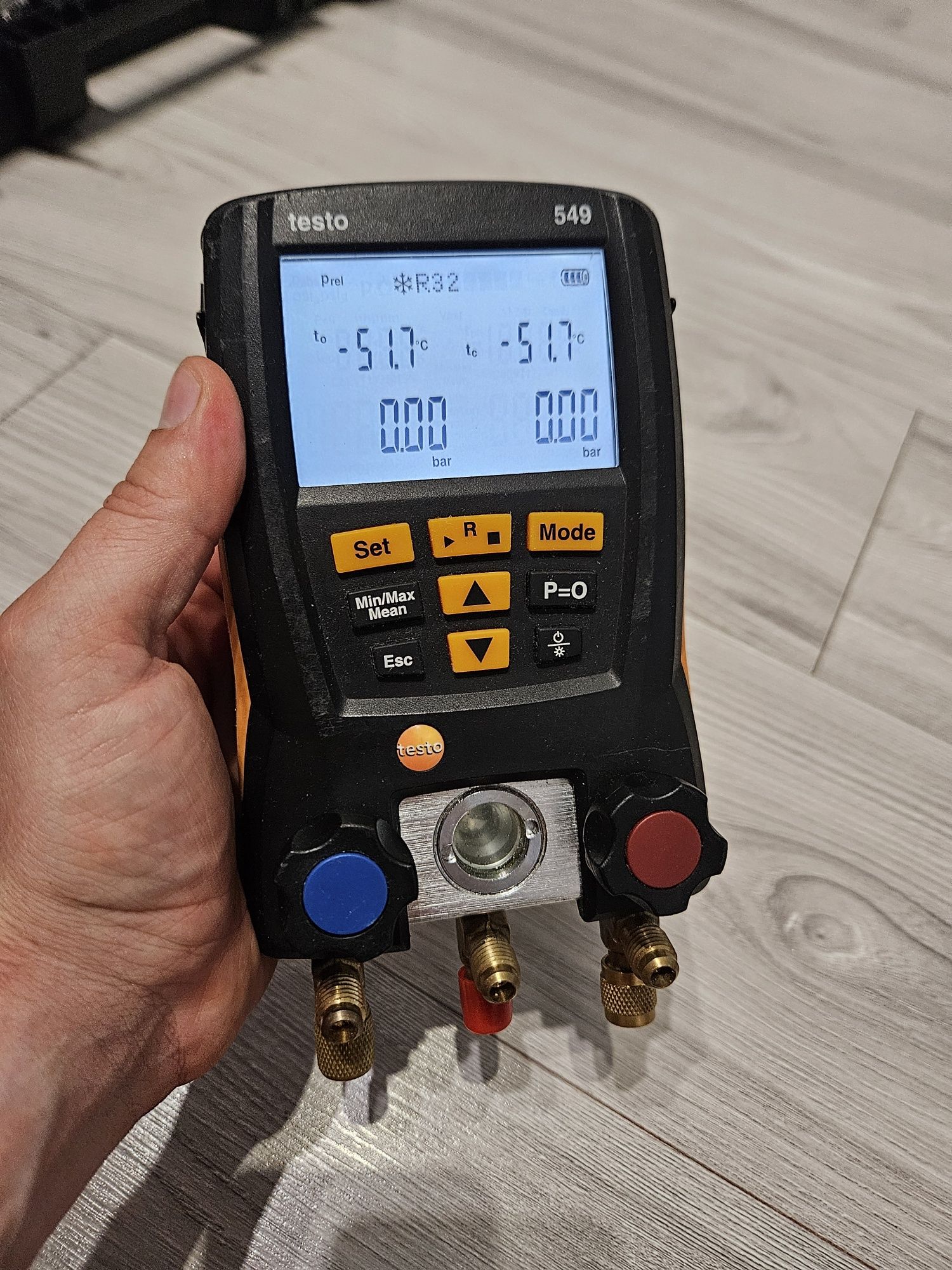 Oprawa zaworowa manometry elektroniczne Testo 549