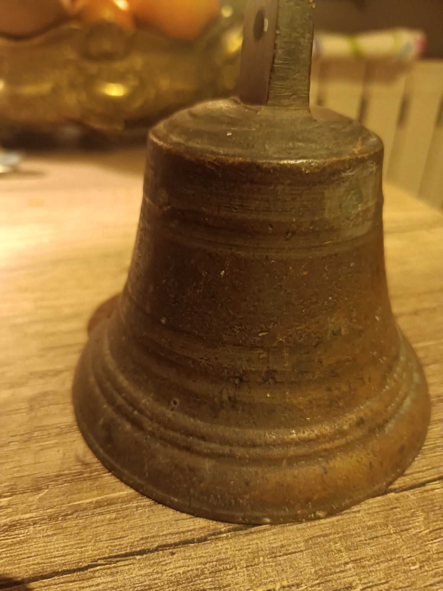 Stary duży dzwon
