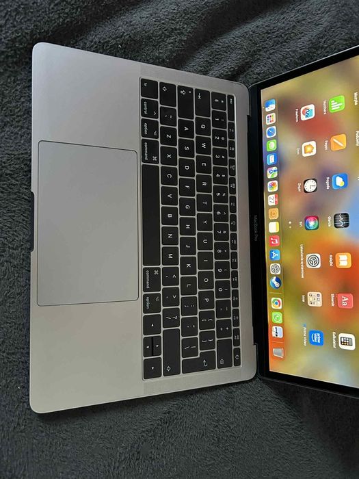 Macbook pro 2018 stan idealny i5 ssd
