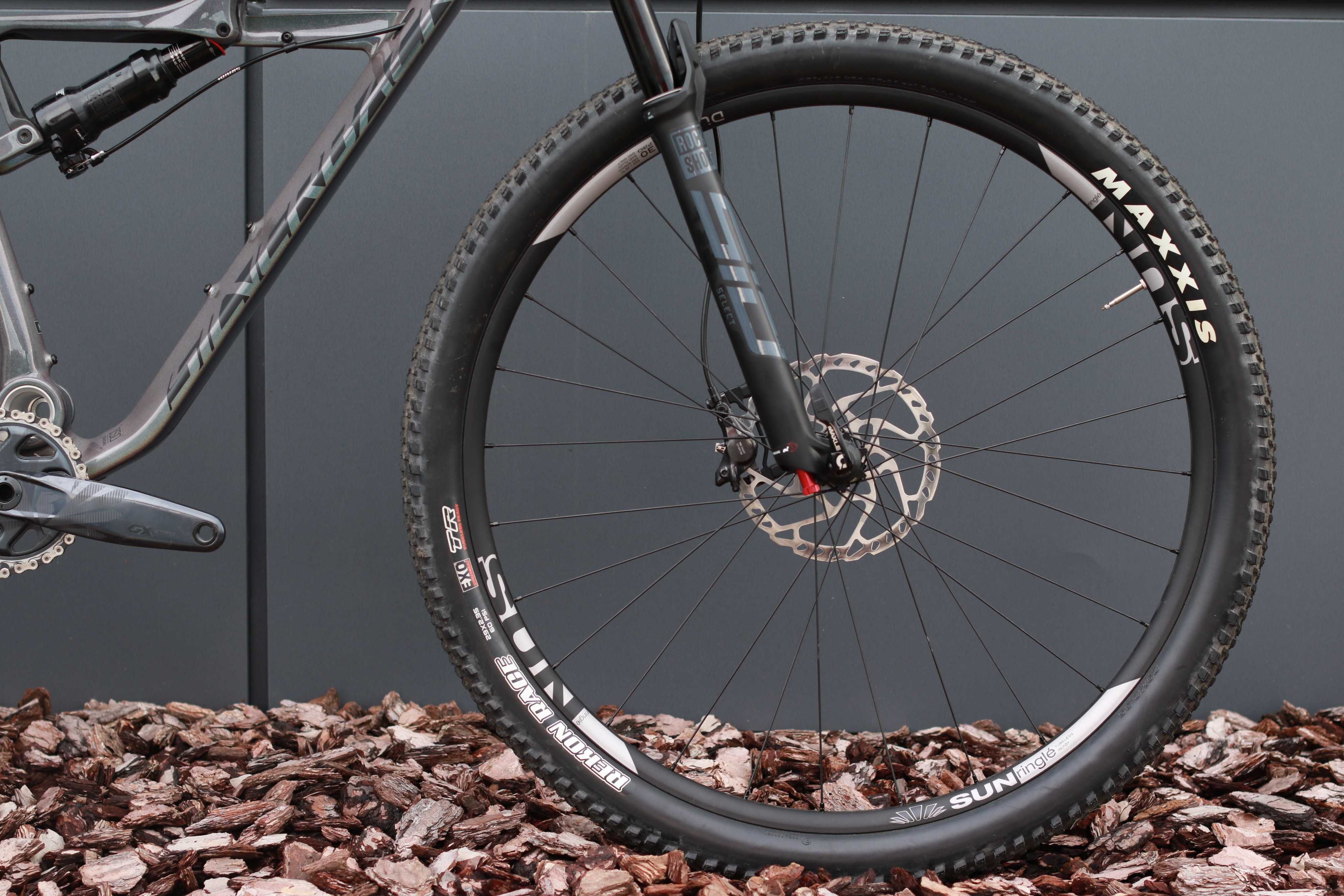 Silverback Stratos CF — карбоновий двопідвіс на топових компонентах