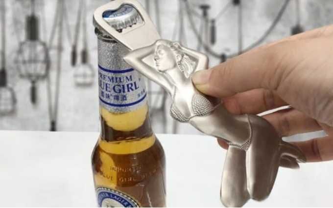 Otwieracz do kapsli z magnesem na lodówkę