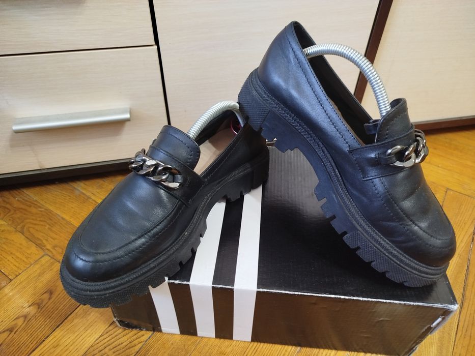 Лоферы с цепочкой на тракторной массивной подошве  Sharman 37 размер