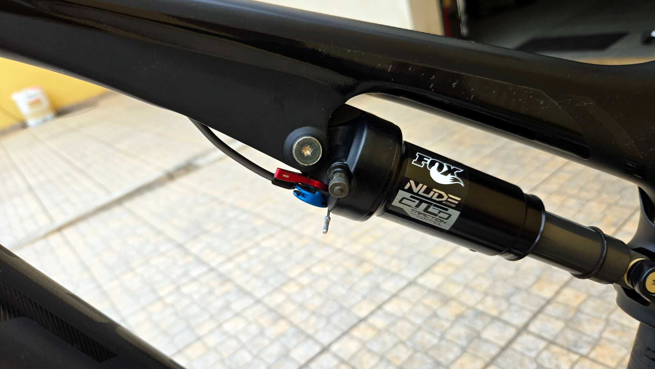 SCOTT Genius 710 com quadro em carbono