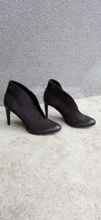 Skórzane czarne buty/CARINNI