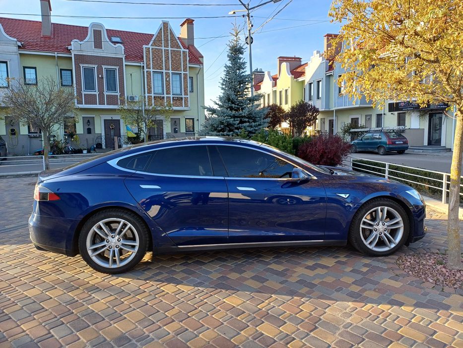 Tesla Model S 85D - 2015