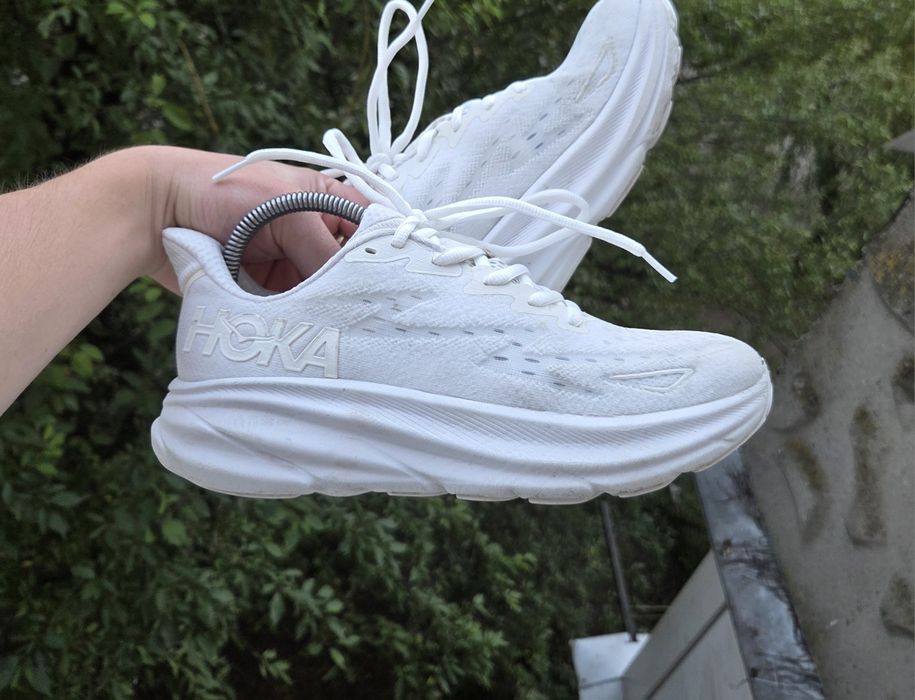 38.5р Hoka Clifton 9 спортивні кросівки