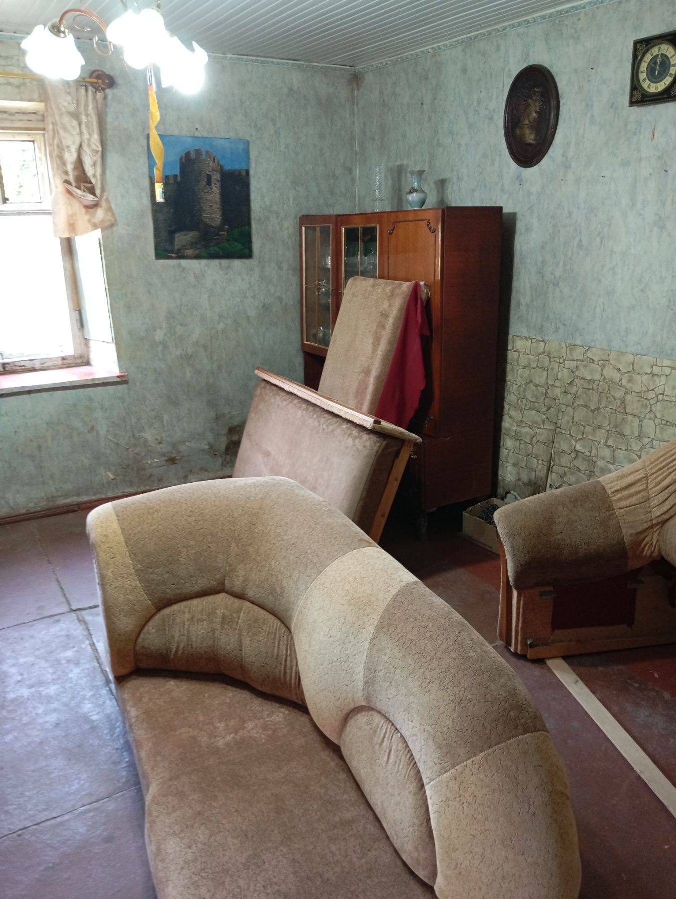 Дом в пригороде с участком
