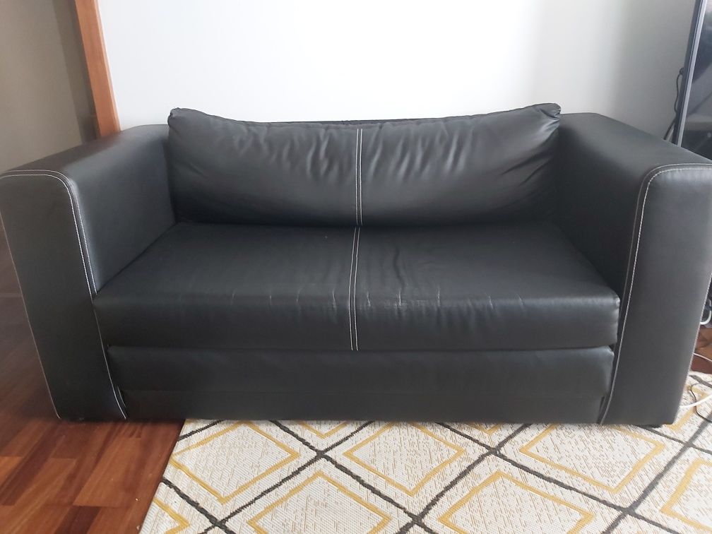 Czarna kanapa, fotel. Rozkładana, koloru czarnego