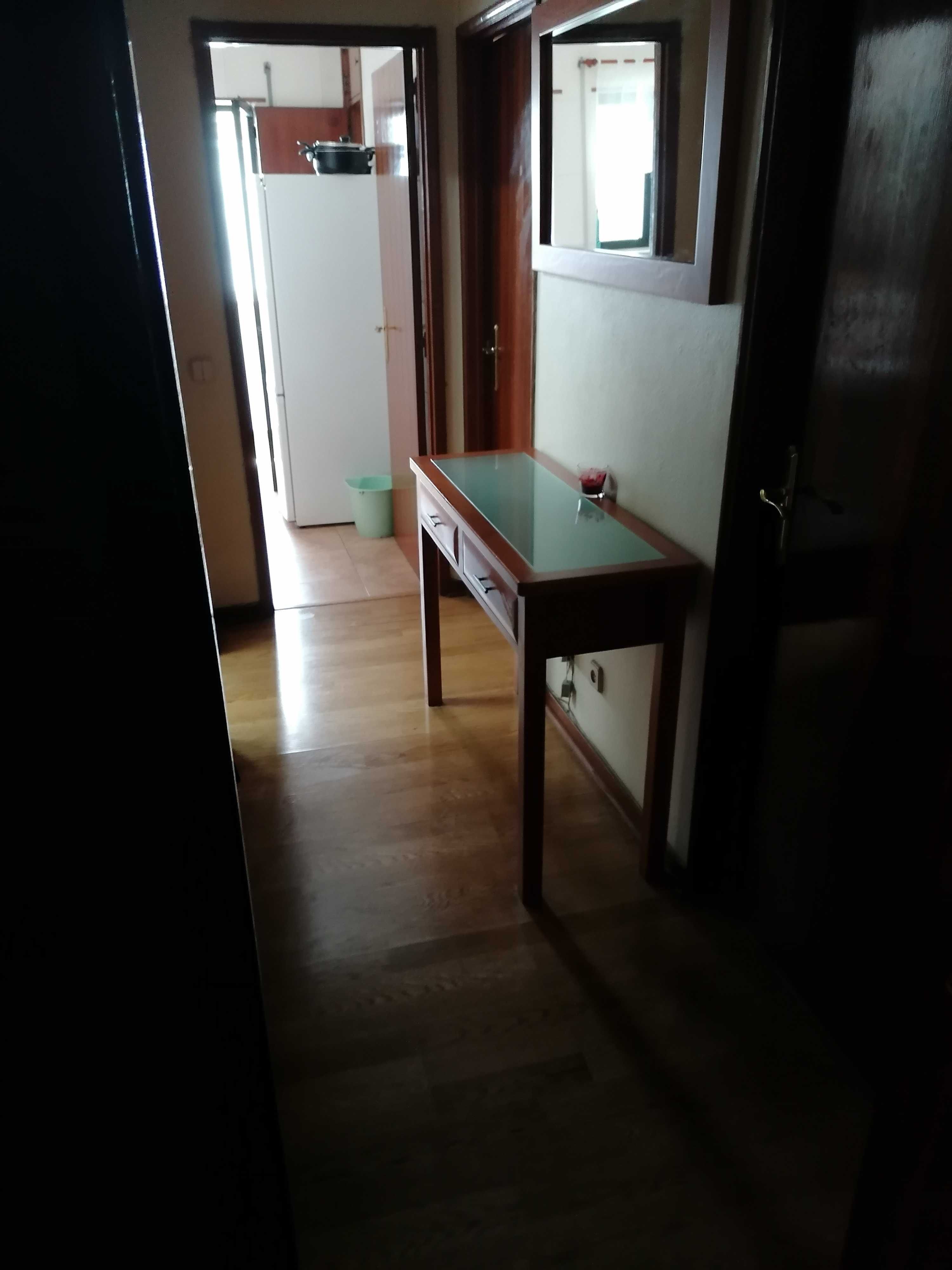 Arrenda-se quarto DUPLO em Coimbra (Rua de Aveiro) a universitárias