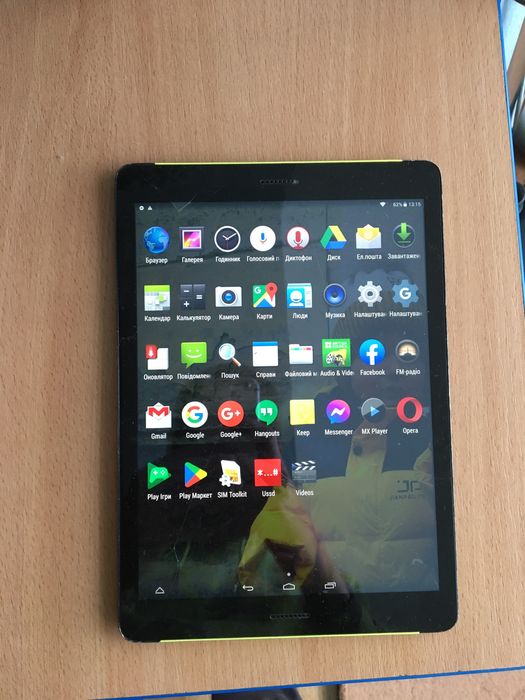 Планшет побитий ікран робочий