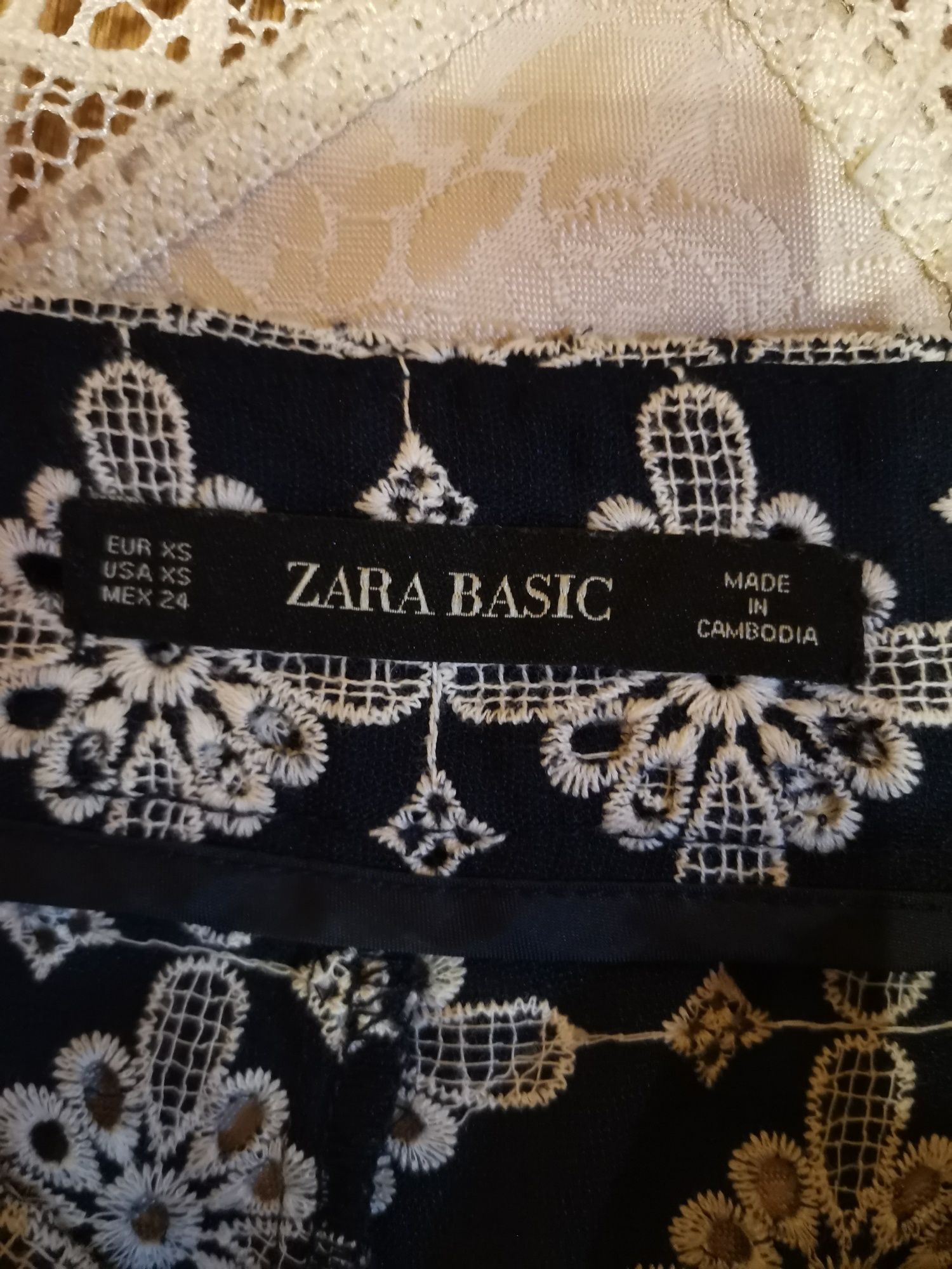Eleganckie spodnie damskie Zara rozm XS, wysoki stan, granat, koronka