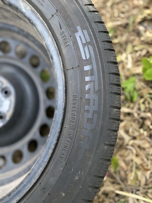 Продам диски з резиною у відмінному стані зима 215/55 R17