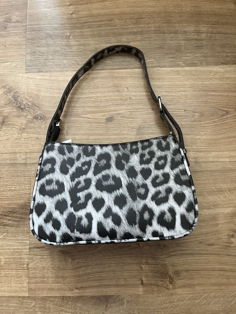 Сумка,багет Guess лео