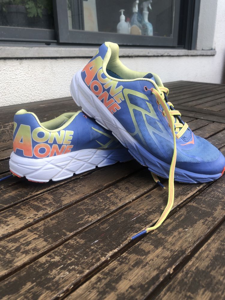 Tenis trail Hoka