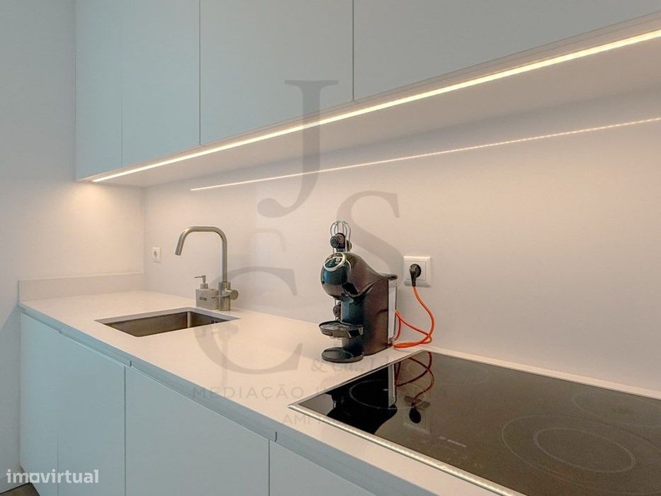 Excelente T2+1 com Garagem e Arrumos | Junto ao Metro do Hospital S...