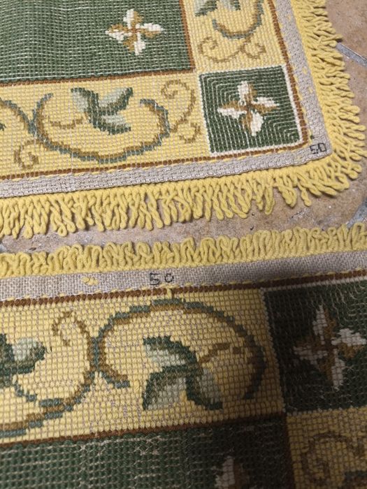 Tapetes Arraiolos Lote 3 Peças.
Conjunto de três tapetes Arraiolos com