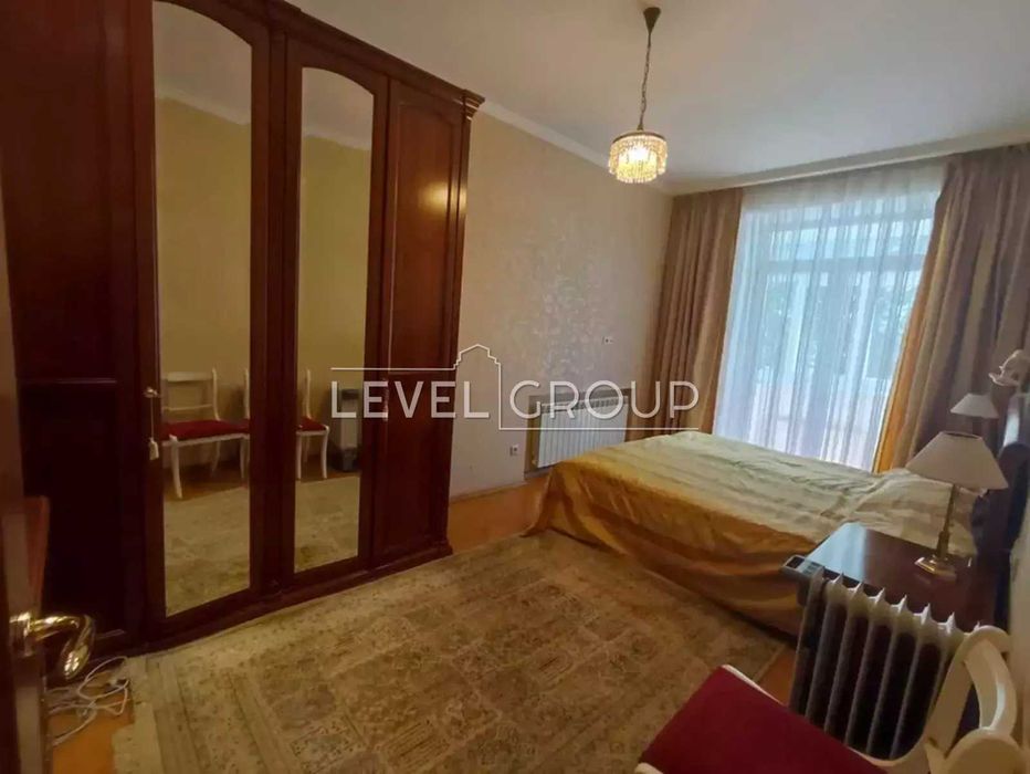 3 кім сталінка на Печерську вул Князів Острозьких (Московська) 37/2