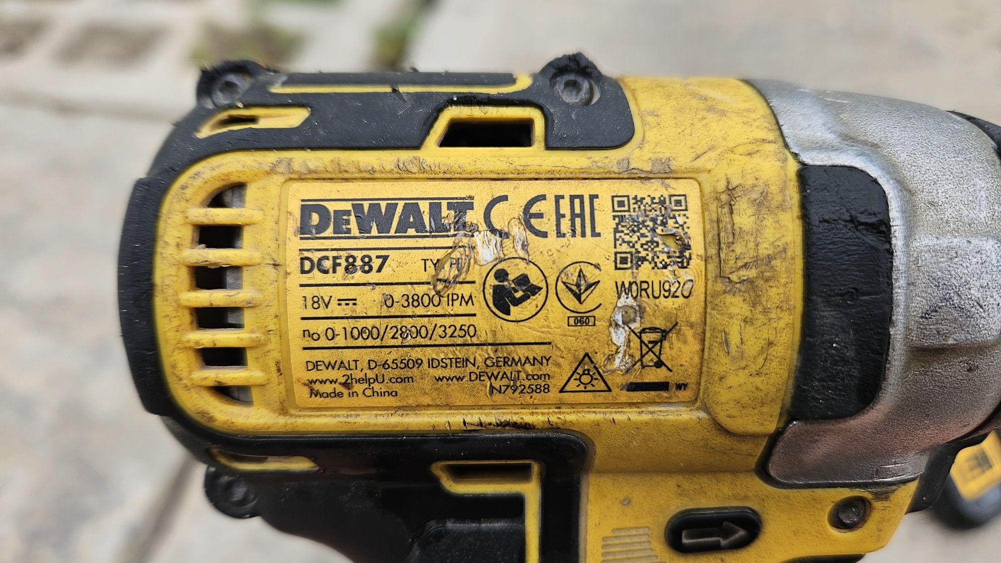 DEWALT DCF887 zakrętarka udarowa 18V 205NM 2X5Ah