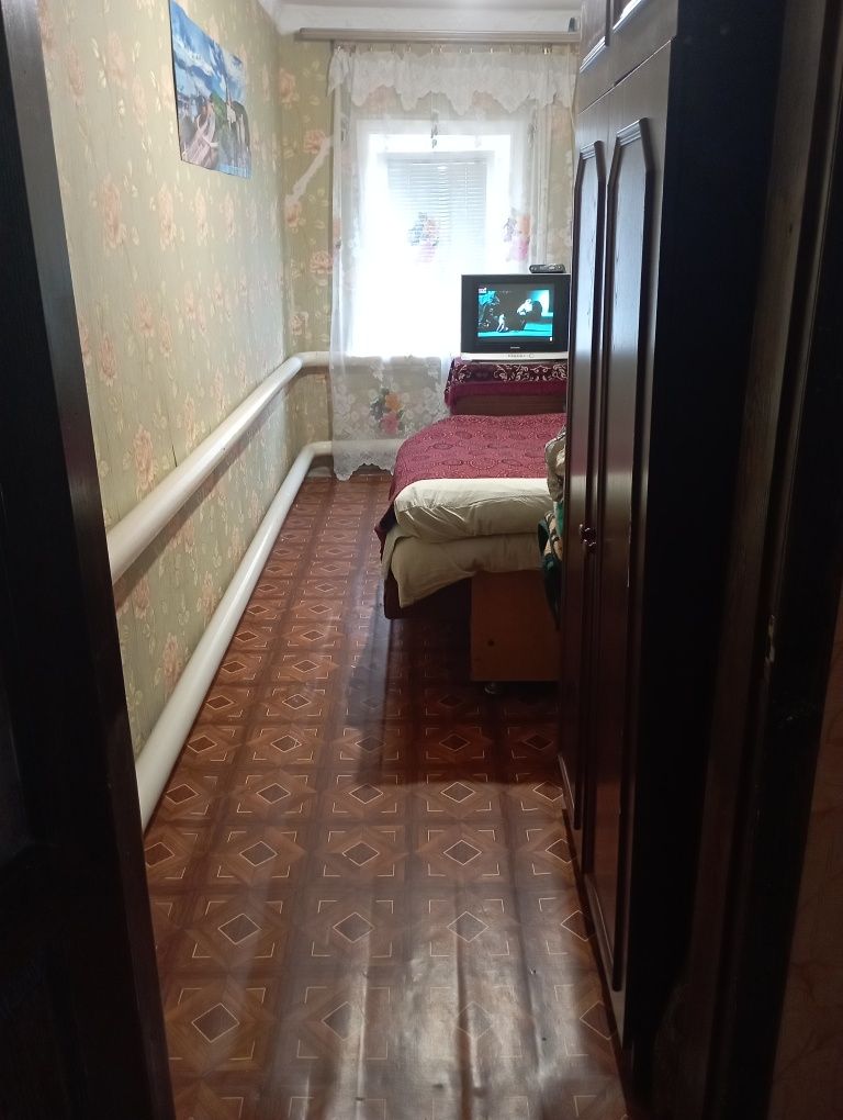 Продам 1/2 дома возле стадиона