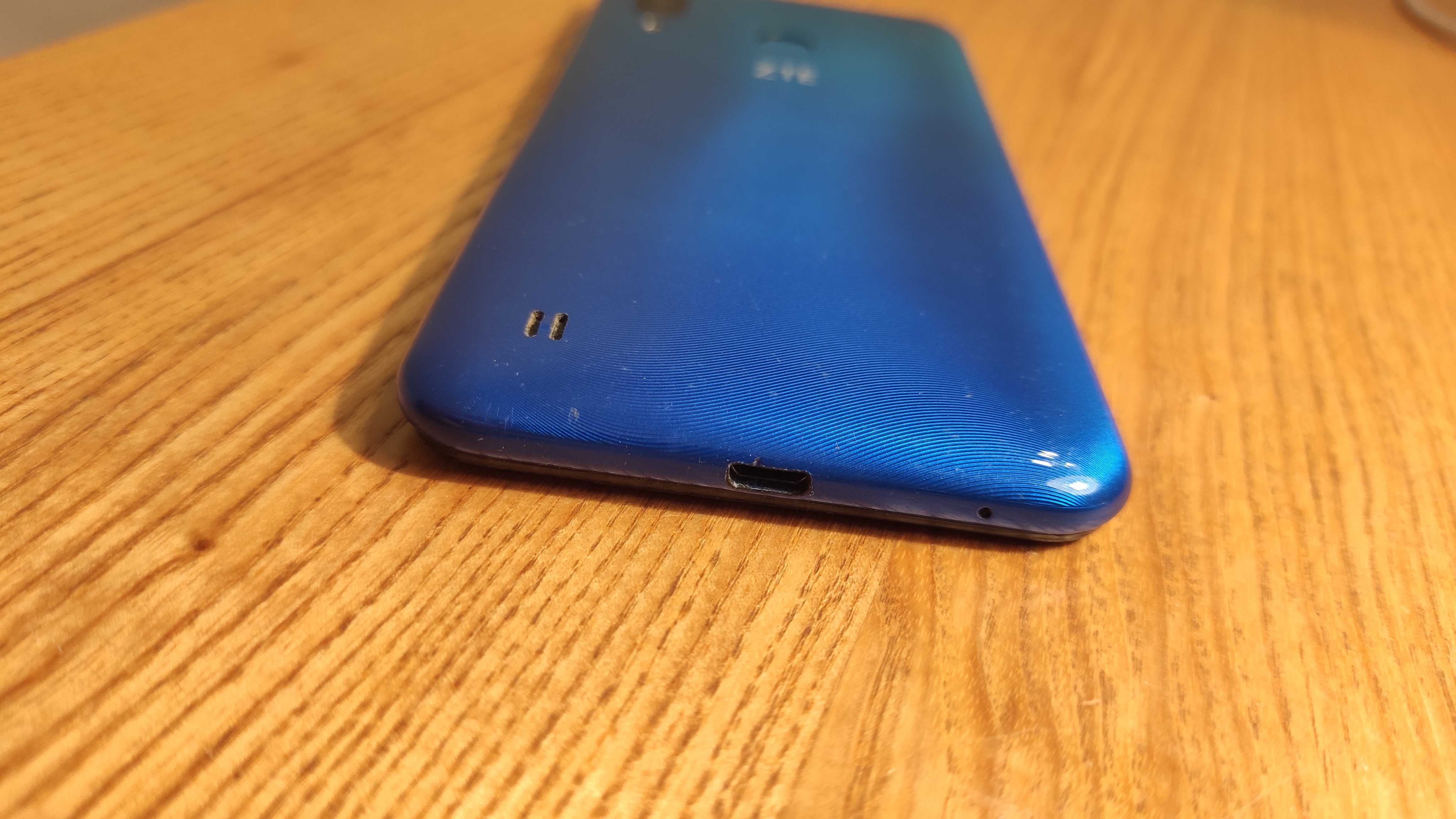 Телефон Смартфон ZTE Blade A7 синій