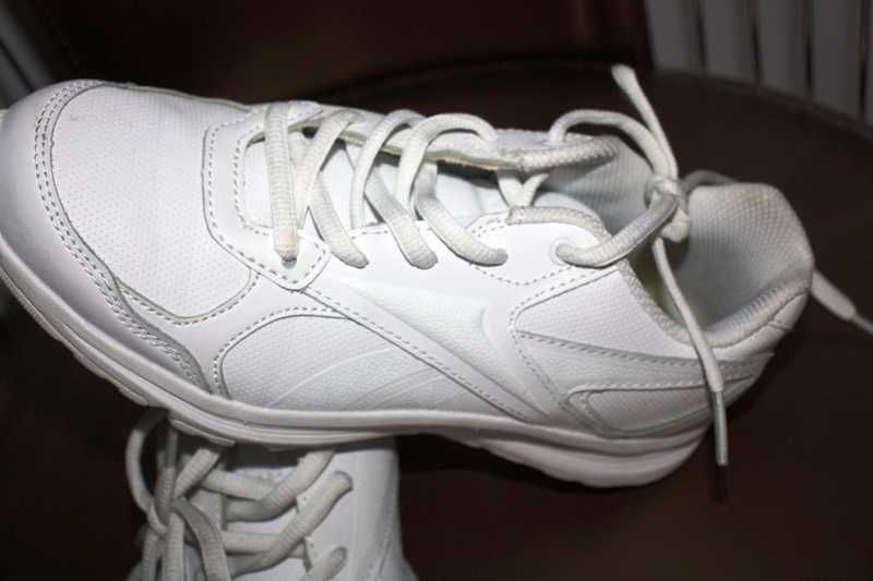 Sapatilhas Brancas REEBOK como novas tamanho 35