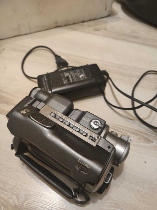 Kamera video analogowa na kasety 8mm - Sharp VL-MX7S- GY - uszkodzona