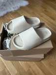 klapki Adidas Yeezy Slide Bone rozmiar 39