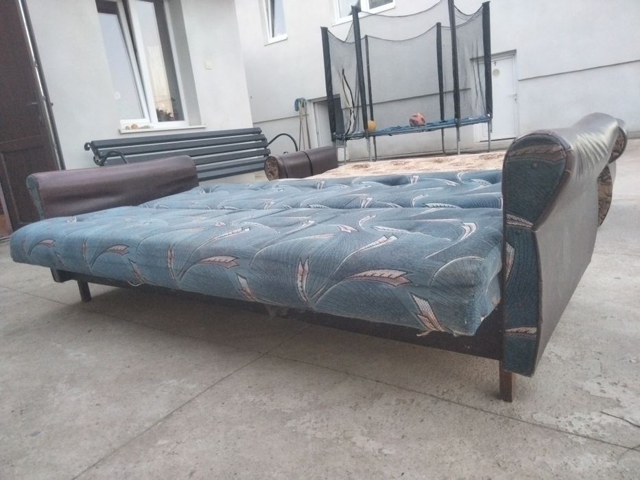 Кому потрібен дзвоніть.