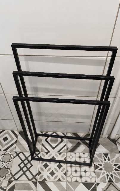 Wieszak na ręczniki wolnostojący czarny metal loft nowoczesny