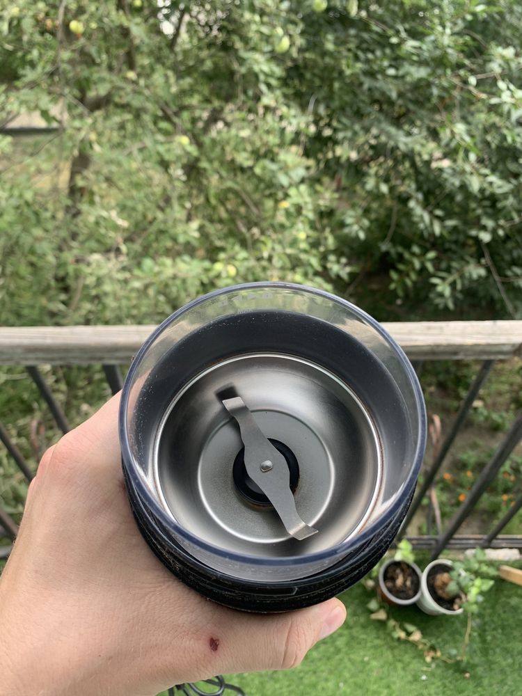 Кавомолка Delonghi KG 200